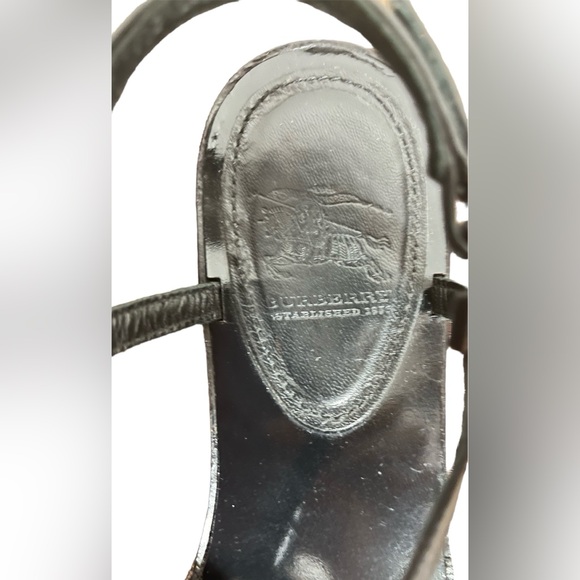 BURBERRY Black Link Patent Leather Chain Thong Sandals EU 39 US 8.5 Flats - Picture 7 of 11
